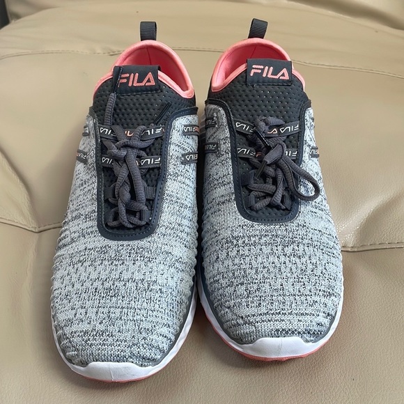 Fila women’s 10 US - Picture 2 of 6